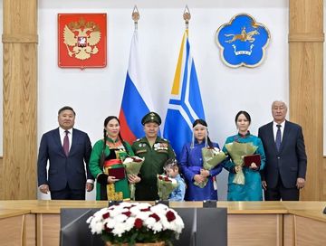 Россия хүнү-биле шаңналдар