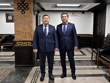 Моолдуң консулу-биле ужурашкан