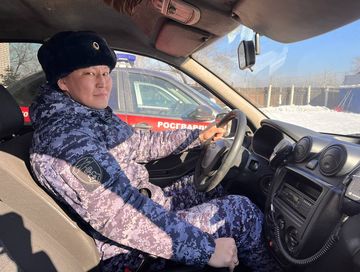 Эмчи болур күзелдиг росгвардейжи