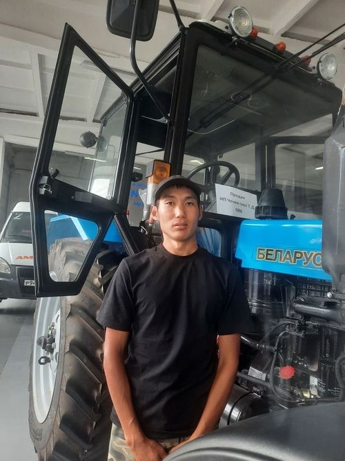 Акшазы-биле трактор садып алган