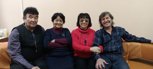 Хоочуннарга эжик ажыттынган