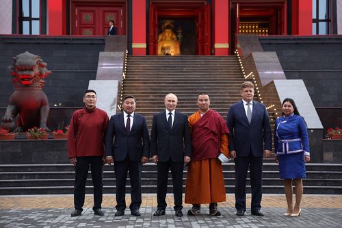 Владимир Путин Россияның буддийжилеринге Чаа чыл болгаш Ак айның дүшкени-биле байырны чедирген