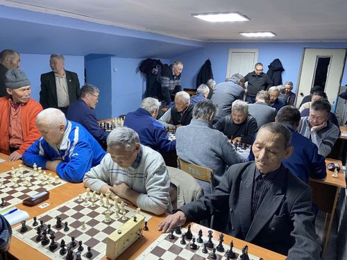 70–80 харлыг хоочуннар 60 харлыг «аныяктарны» ашкан