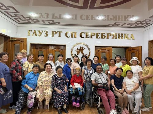Артында кара суг, мурнунда сад