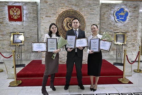 Тываның Чазаанга «Тыва Республиканың тергиин күрүне хамааты албан-хаакчызы-2025» мөөрейниң тиилекчилерин шаңнаан