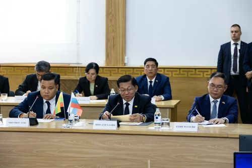 Мьянманың Президентизи  Тываны үнелээн