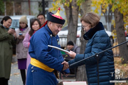 Ажык дээр адаанда галерея
