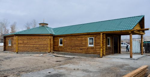 Элегесчилер четтикпейн манап турар.