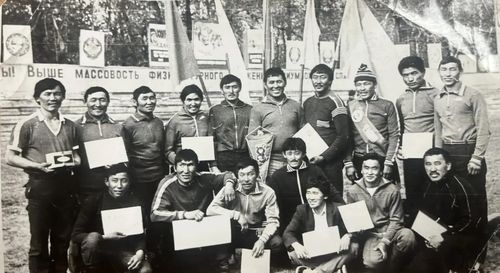 Өвүр черниң «эзирлери»