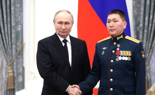 Чалым Чүлдүм-оолга Алдын Сылдысты тывыскан