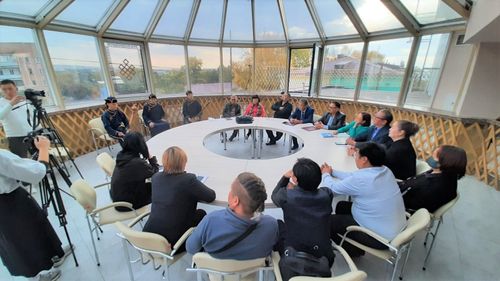 Тоолдуң чечени торгу дег чараш.