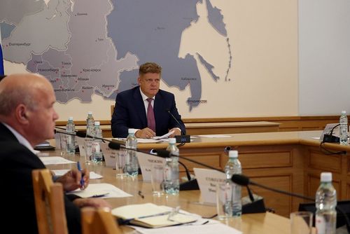 Анатолий Серышев ужудукчу чок чок авиация системаларын сайзырадырының айтырыгларынга хуралды эрттирген