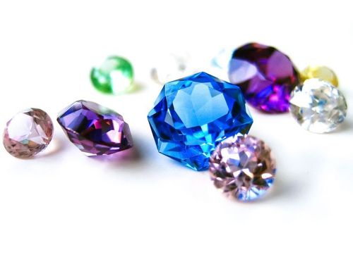 Үнелиг даштарның ажыы