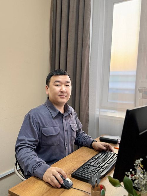 Бүгү назыда-даа ажылдаар...