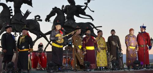 “Азий диптиң төвүнде Хөөмей” фестиваль ажыттынган.