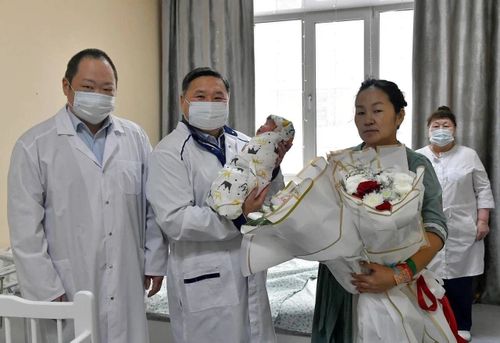 Чаа төрүттүнген төлге белектерни сөңнээн