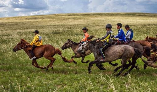 Аът чарыжының ХХХ-ги сезону ажыттынар
