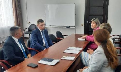 Тывага "хөөмейжи” деп аңгы мергежилди ажыдарын сайгарып чугаалашкан.