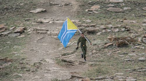 Дөгээ кырынга Тываның тугу киискээн