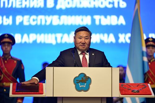 Владислав Ховалыгның Тываның Баштыңының албан-дужаалын хүлээнген байырлыг ёзулалы