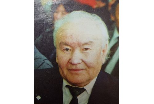 Монгуш Кенин-Лопсан: «Ачаңар ёзулуг бургандан башкы чүве»