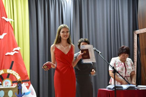 Онзагай школаларның бирээзинде...