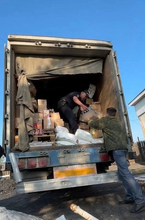 Тывада күравтоинспекция ажылдакчылары хоойлуга чөрүштүр 236 литр арага продукциязын сөөрткен барымдааларны илереткен