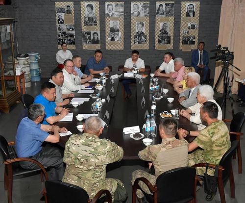 Хоочуннар-биле ужуражылга