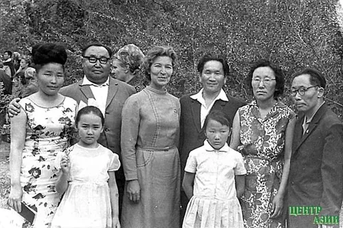 Хоюг үннүг композитор Саая Бюрбе («Мөңге меңги оранында» номдан үзүндү)