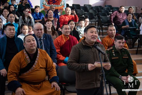 Дайынчы тура-соруун көдүрери-биле...