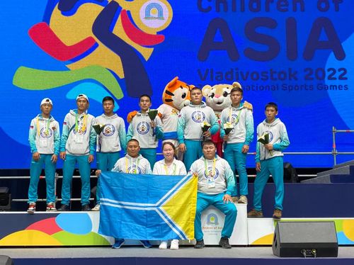 Аныяк мөгелер ээлчеглиг медальдарын чаалап алган.