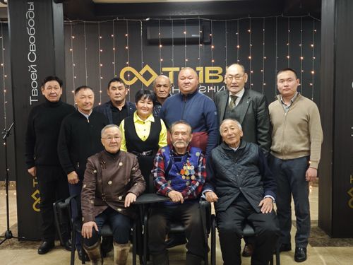 Эвилелди Ай-Демир Шыырап удуртур