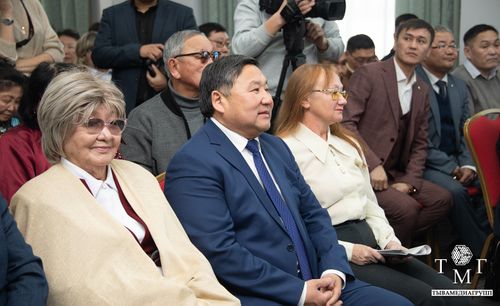 В. Ховалыг: «Ажылыңарның үндезини — сөсте»