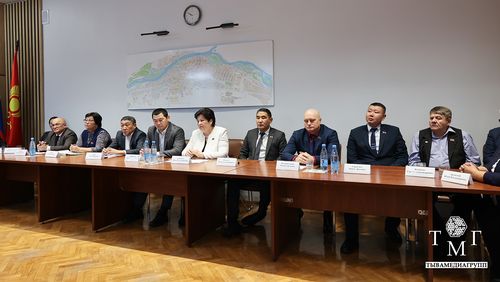 Кызылдың депутаттары чагырга ажылын шүгүмчүлээн