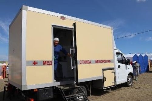 Эмнелге дериг-херекселдерин чаартып турар