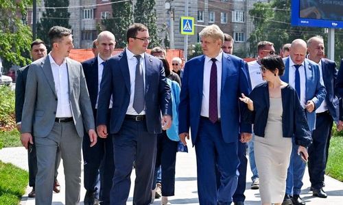 Анатолий Серышев Омск хоорайда хөй-ниити шөлдериниң чаагайжыдылга ажылдарын бедии-биле үнелээн