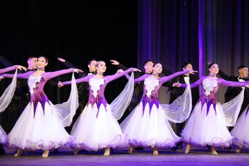 Уттундурбас белек болган