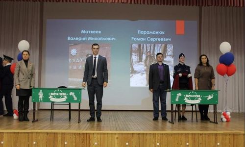 Чтобы как можно больше сибиряков знали о героизме своих земляков, участвующих в СВО, в регионах округа проводится системная работа