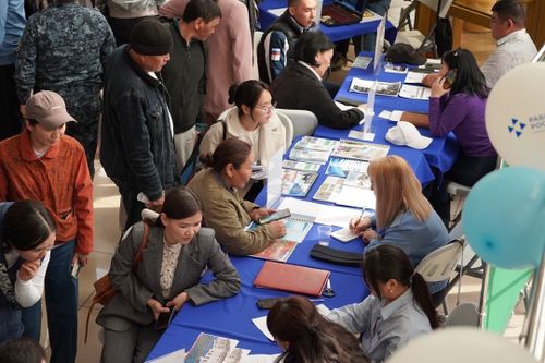 1700 ажылчын олуттарны чарлаан