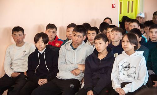 «Эрниң эрези» программаны сургуулдарга таныштырган