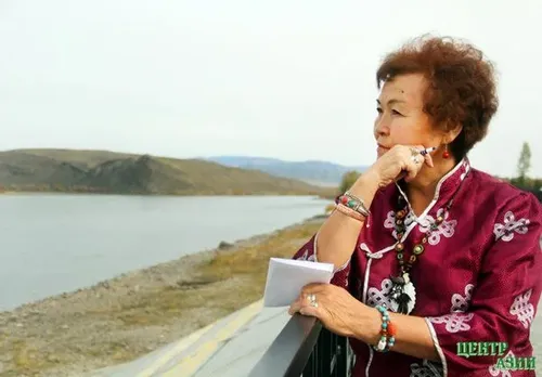 Чүрээм хавын шүлүк-биле чүмнеп, иштээн Мөңгүн-Тайгам...