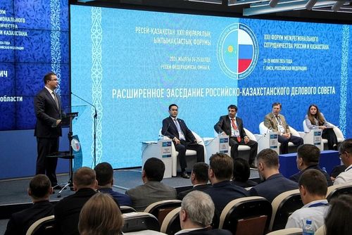 Владислав Ховалыг Россия биле Казахстанның регионнар аразының кады ажылдажылгазының XXII шуулганынга киришкен