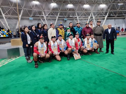 Хевис кырында хостуг хүрештиң Арзылаңнары