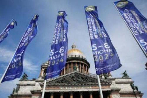 Тываның Баштыңы Санкт-Петербургта делегейниң экономиктиг шуулганында киржип турар