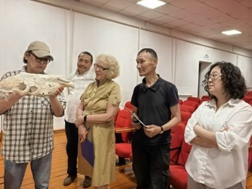 Мыйыста буга бустаан, ирбиш аңнаан...