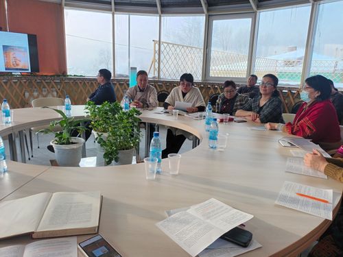 10 чылдың ажылын түңнеп ...