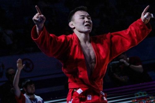 ТР-ниң Баштыңы Владислав Ховалыг Саян Хертекке байыр чедирген