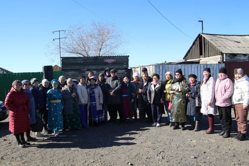 Алдарлыг режисеернуң адын тывыскан.