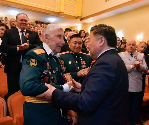 ЯНВАРЬ 11 — ӨӨРҮП ЧЕТТИРГЕНИН ИЛЕРЕДИРИНИҢ ХҮНҮ