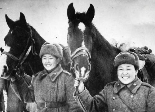 Эки турачы тыва кыстар